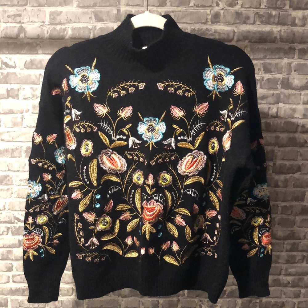 Solitaire Black appliquéd sweater